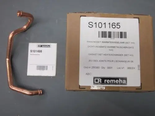 Kupferrohr von Remeha für Wärmetauscher, daneben Verpackung mit Artikelnummern S101165 und S101466 sowie Informationen zu Dichtungs- und Gasket-Sets.